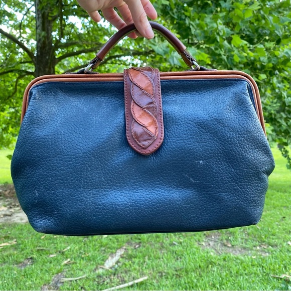 Vintage Giani Bernini Navy Blue/Warm Brown Leather Doctor’s Handbag - Picture 4 of 6